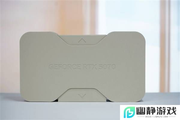 英伟达RTX 5070公版显卡图赏：散热新升级，小巧又精致！