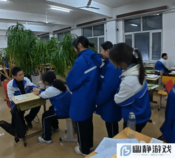 高三男生自学中医 同学们排队把脉：和医院里的大夫看的差不多