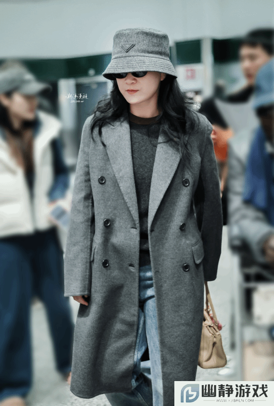 贾玲出发米兰时装周看秀 走路带风女王范十足